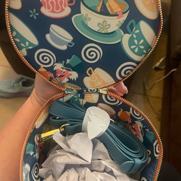 Disney parks Loungefly Alice in wonderland tea cups crossbody and cardholder - Picture 8 of 9